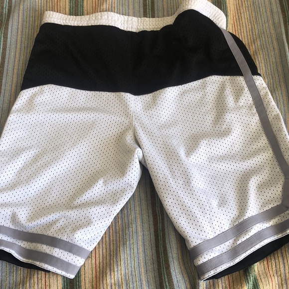 Vintage basketball shorts - Picture 2 of 3